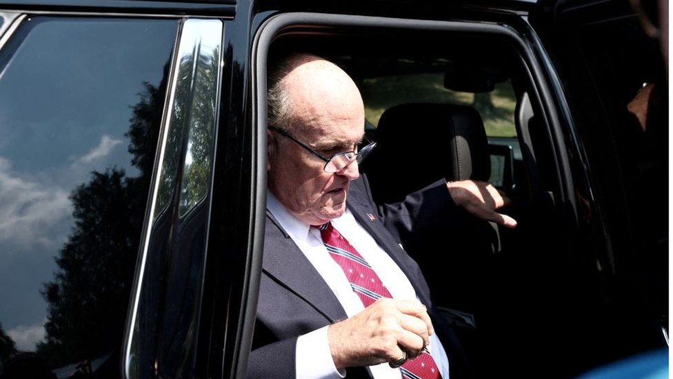 Amerika i izbori 2020: Donald Tramp pritvorenik broj P01135809, ali izašao je na slobodu 3 Rudi Đulijani