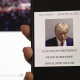 Amerika i Donald Tramp: Kako ispasti dobro na fotografiji iz zatvora, bivši predsednik već je iskoristio za kampanju 6