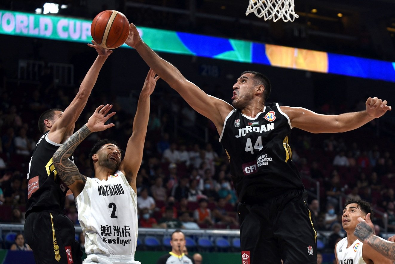 Svetsko prvenstvo u košarci 2023: Mogu li debitanti i autsajderi da iznenade favorite 8 Blokada Ahmada Al-Dvairija, centra Jordana na meču protiv Novog Zelanda