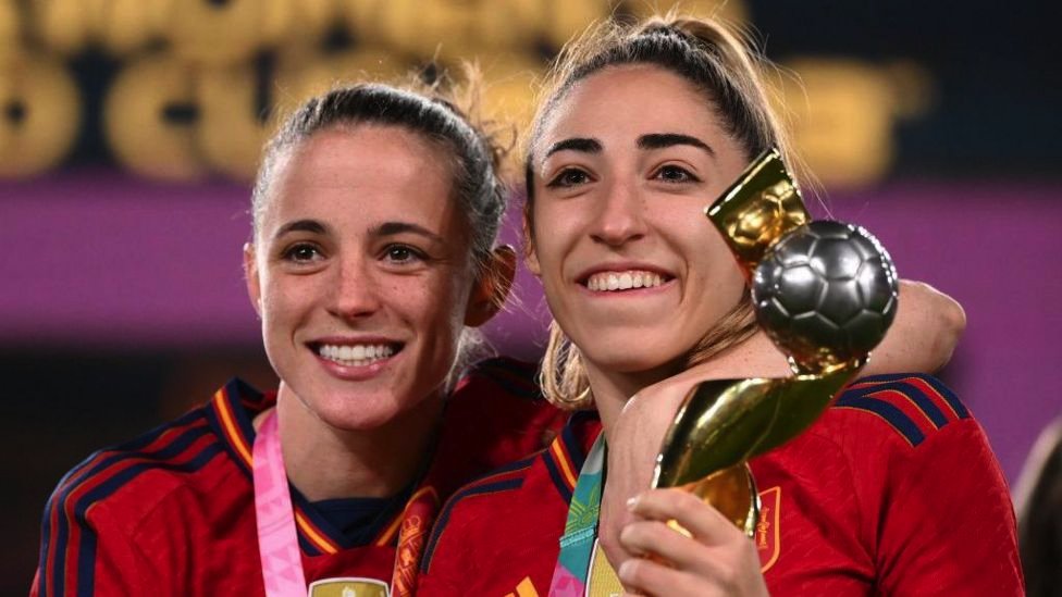 Seksualno zlostavljanje i ženski fudbal: Šta treba da znate o kontroverznom poljupcu koji je izazvao krizu u Španiji 4 Players from the Spanish women's national team