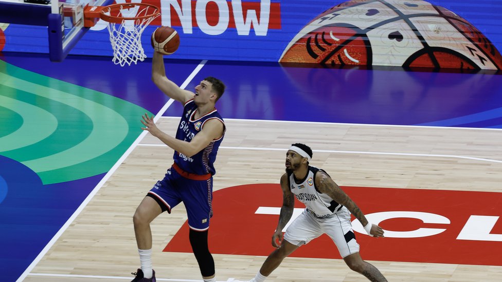 Svetsko prvenstvo u košarci: Srbija ubedljivo do druge faze, sa Dominikanom i Italijom da se izbegnu Amerikanci 3 Nikola Jović, košarkaši Srbije, Mundobasket