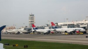 Nacionalna avio-kompanija, Er Srbija, najavila je danas uspostavljanje direktnih letova između Beograda i Toronta u Kanadi, počevši od 23. maja 2026. godine.