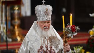 Ruski patrijarh smenio sveštenika koji je služio na sahrani Navaljnog