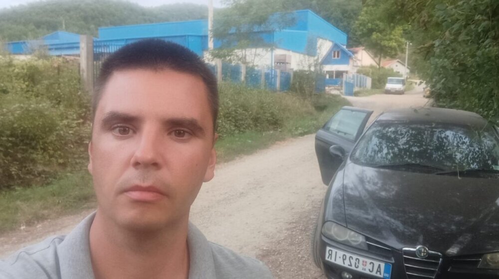 Malinar štrajkuje glađu ispred hladnjače kod Brusa, duguju mu 1,5 miliona dinara 1