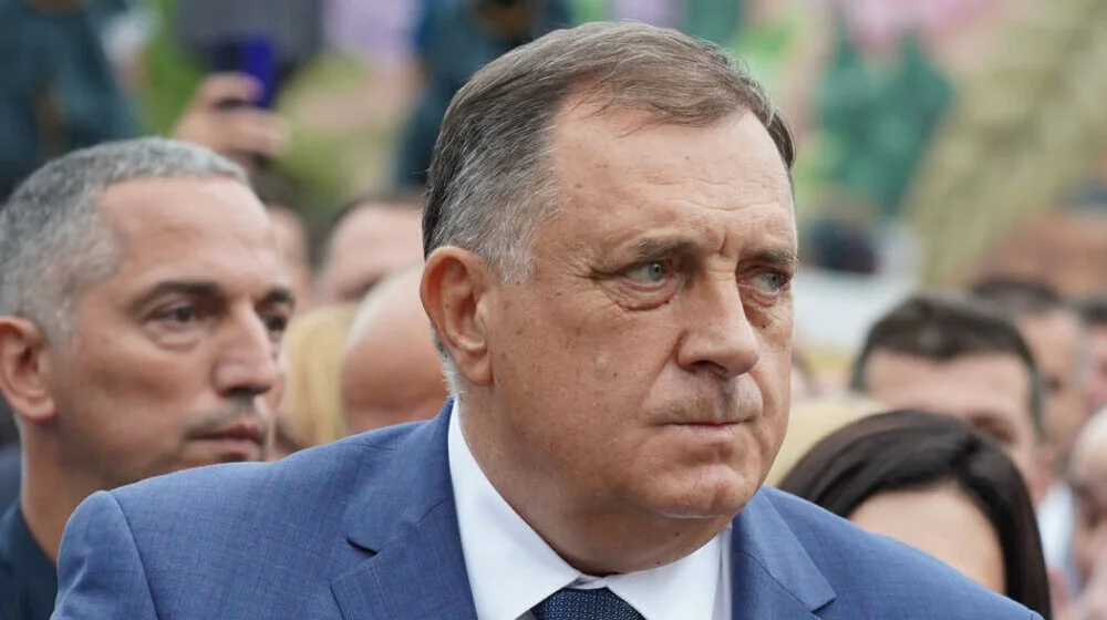 Fajnenšel tajms: BiH treba da se reši Dodika pre ulaska u EU 12