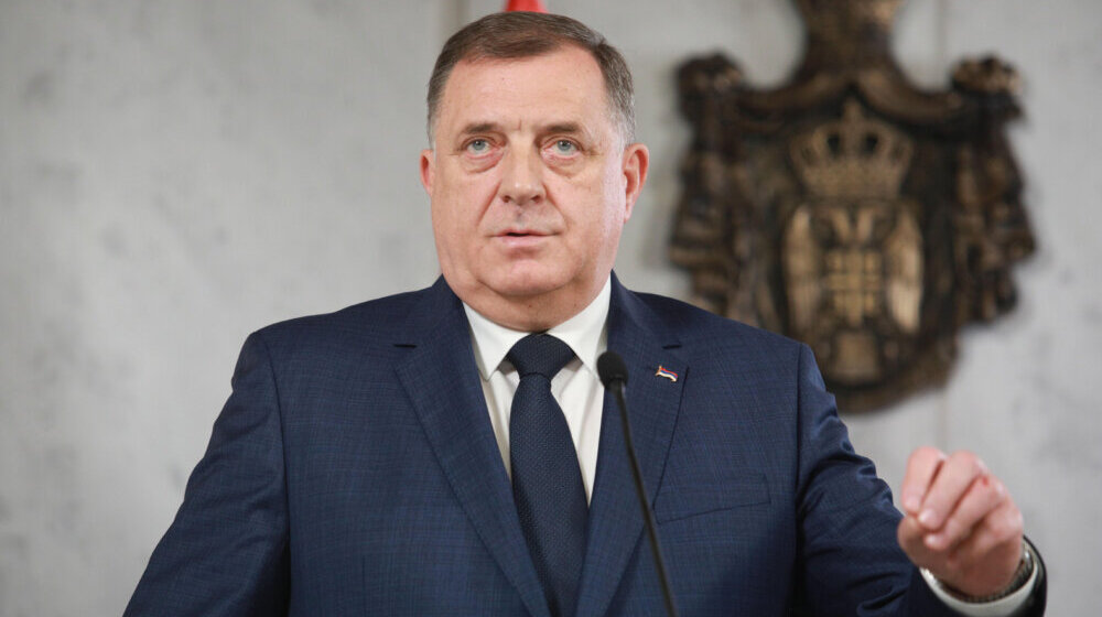 Neću izigravati "Malog Putina", ostaću dosledan "velikom Dodiku": Odgovor Milorada Dodika na tekst urednice Danasa 1