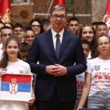Vučić s decom iz dijaspore: Srbija je i vaša zemlja 6