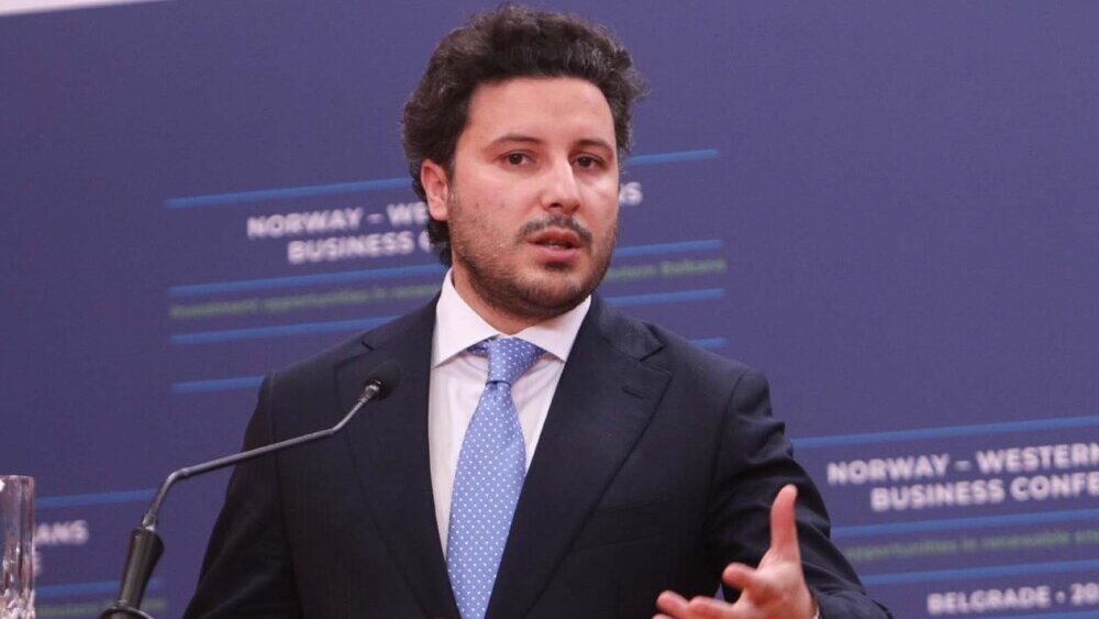 Abazović želi da Novaku Đokoviću uruči crnogorski pasoš: "Veliki je fan Crne Gore" 2 Abazović želi da Novaku Đokoviću uruči crnogorski pasoš: "Veliki je fan Crne Gore" 2