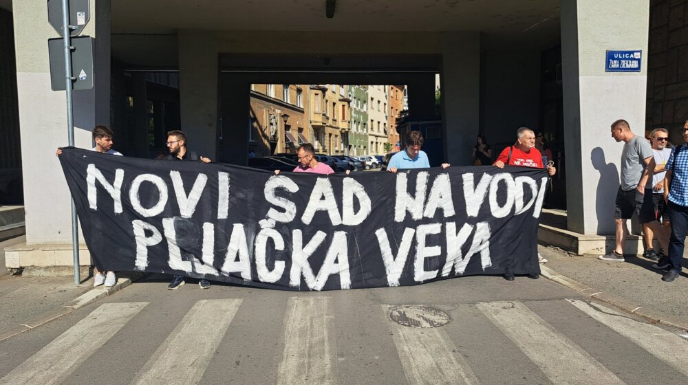 Usvojena odluka o izradi plana "Novog Sada na vodi": Aktivisti fizički sprečeni da uđu u Skupštinu grada 1