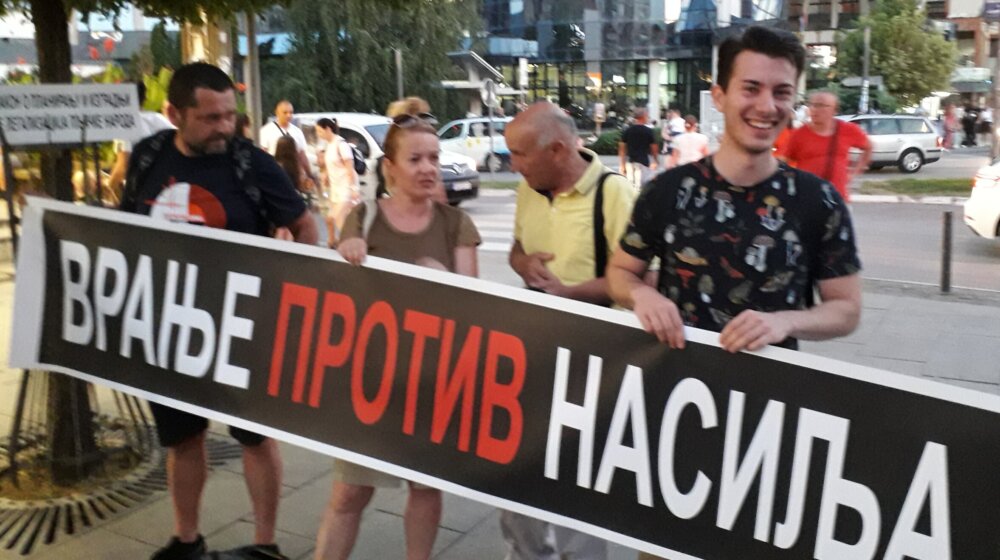 "Prodaja vranjske štamparije bratu ministra Momirovića je pljačka Vranjanaca po novom zakonu: Sedmi protest "Vranje protiv nasilja" 1