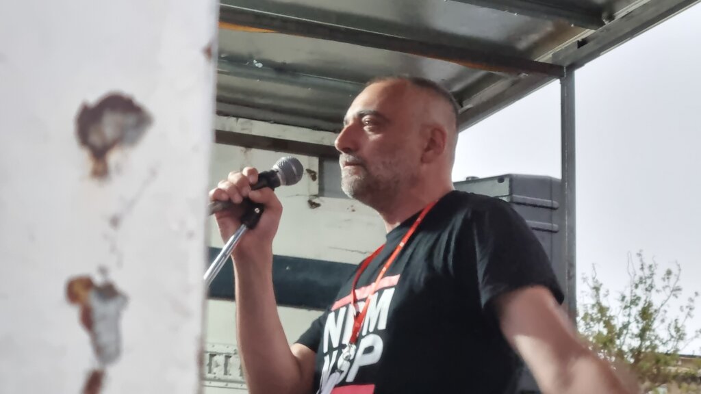 Protest "Srbija protiv nasilja": "Jesu li se naši dani pretvorili u to da nemo brojimo žrtve, da trpimo kazne i otkaze"(VIDEO, FOTO) 2 Protest "Srbija protiv nasilja": "Jesu li se naši dani pretvorili u to da nemo brojimo žrtve, da trpimo kazne i otkaze"(VIDEO, FOTO) 4