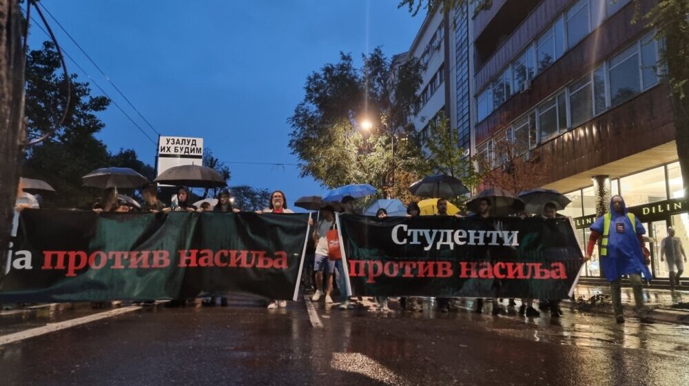 Protest "Srbija protiv nasilja": "Jesu li se naši dani pretvorili u to da nemo brojimo žrtve, da trpimo kazne i otkaze"(VIDEO, FOTO) 1