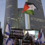 Hiljade ljudi protestovalo u Tel Avivu protiv reforme pravosuđa 4