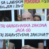 Članovi neformalne inicijative "Pacijenti Paunove" održali protest: Bolnica da ostane na istom mestu 9