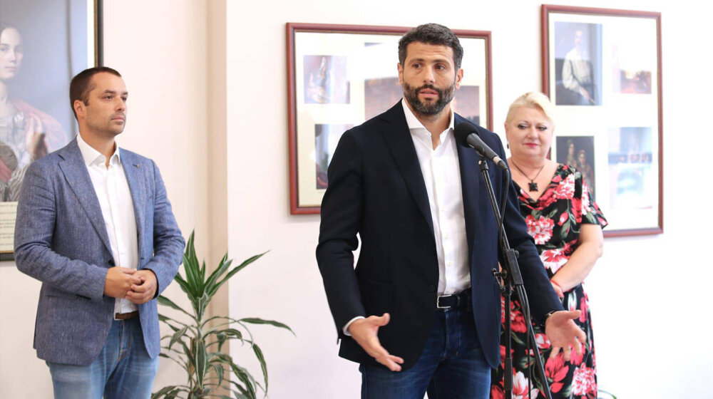 Šapić: Nadograđeno oko 3.000 kvadrata u Devetoj gimnaziji koja je sada najmodernija škola u Srbiji 1