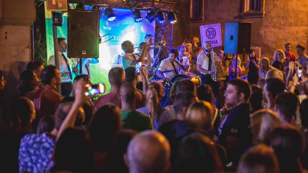 Novi Sad: Vesela povorka od Bulevara Mihajla Pupina do Gradića otvara Festival uličnih svirača 1