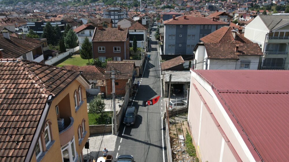 U Tetovu ponovo zastava takozvane velike Albanije 1