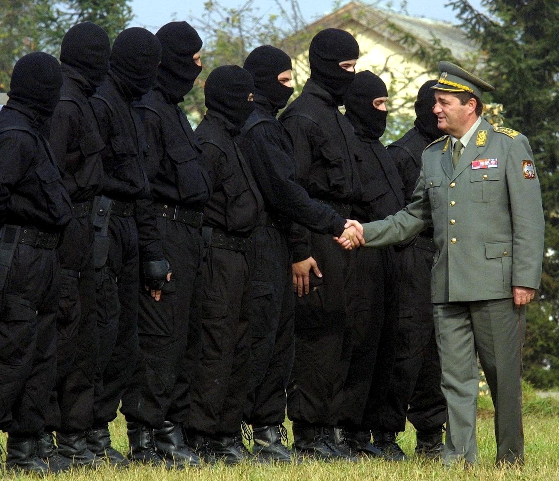 Hoće li neko odgovarati zbog obraćanja Nebojše Pavkovića iz zatvora učenicima u Srbiji? 3 Hoće li neko odgovarati zbog obraćanja Nebojše Pavkovića iz zatvora učenicima u Srbiji? 2