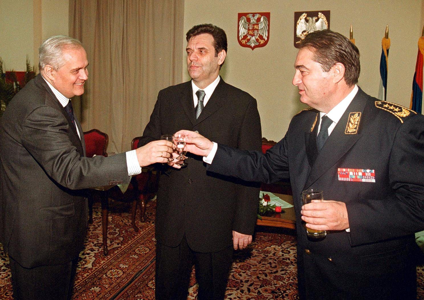 Hoće li neko odgovarati zbog obraćanja Nebojše Pavkovića iz zatvora učenicima u Srbiji? 5 Hoće li neko odgovarati zbog obraćanja Nebojše Pavkovića iz zatvora učenicima u Srbiji? 4