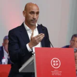 Majka predsednika Fudbalskog saveza Španije štrajkuje glađu zbog "nehumanog lova" na njenog sina zbog poljupca 15