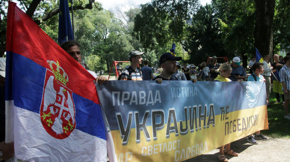 Razvijanjem ukrajinske zastave na Trgu Republike u Beogradu obeležen Dan nezavisnosti Ukrajine 1