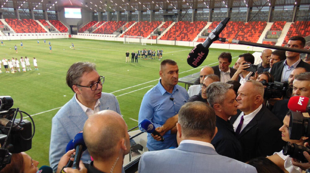 "Nemamo ni jedan stadion koji ispunjava uslove": Šta se desilo s Vučićevim obećanjem da će Evropsko prvenstvo u fudbalu biti u Srbiji 2028. ili 2032. godine? 1