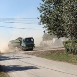 "Gušimo se mesecima u prašini": Meštani Zmajeva hteli da blokiraju gradilište brze pruge 3