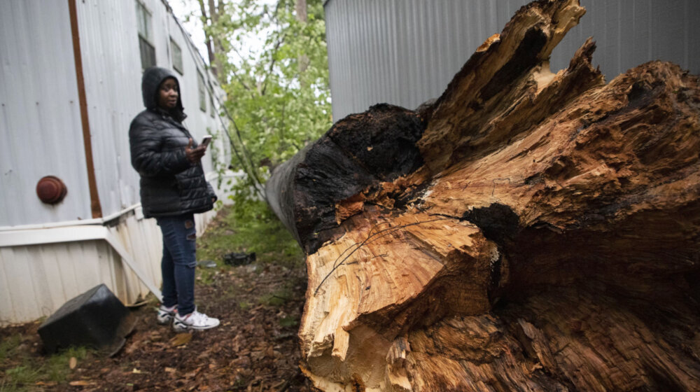 U olujama na istoku SAD dve osobe poginule, više od 1,1 milion domaćinstava ostalo bez struje 1