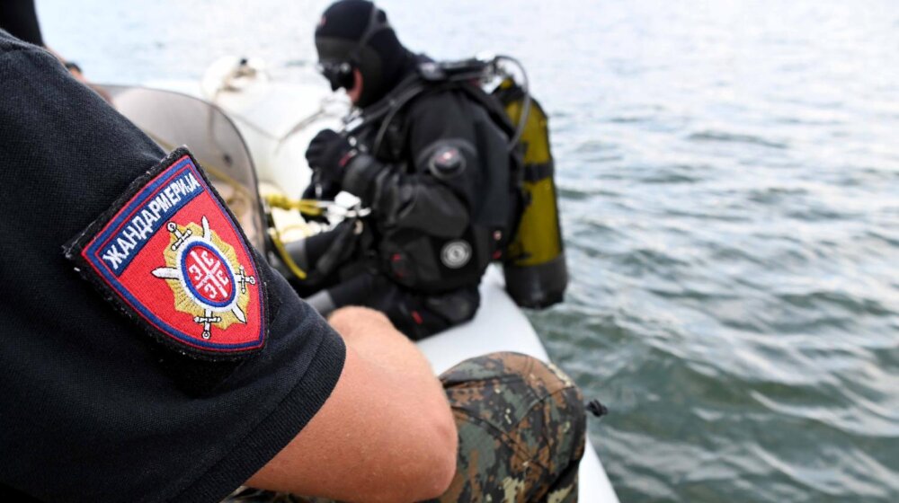 Policija u Somboru spasila dve devojčice koje su upale u zaleđeno jezero 1