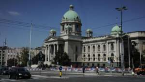 Promocija sistema neodgovornosti za štetne zakone: Zbog čega državni vrh „problematične“ propise predlaže preko poslanika 1