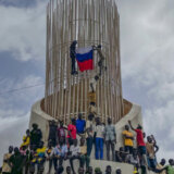 Stotine ljudi se okupilo u glavnom gradu Nigera u podršku vojne hunte, prekinuti francuski mediji 3