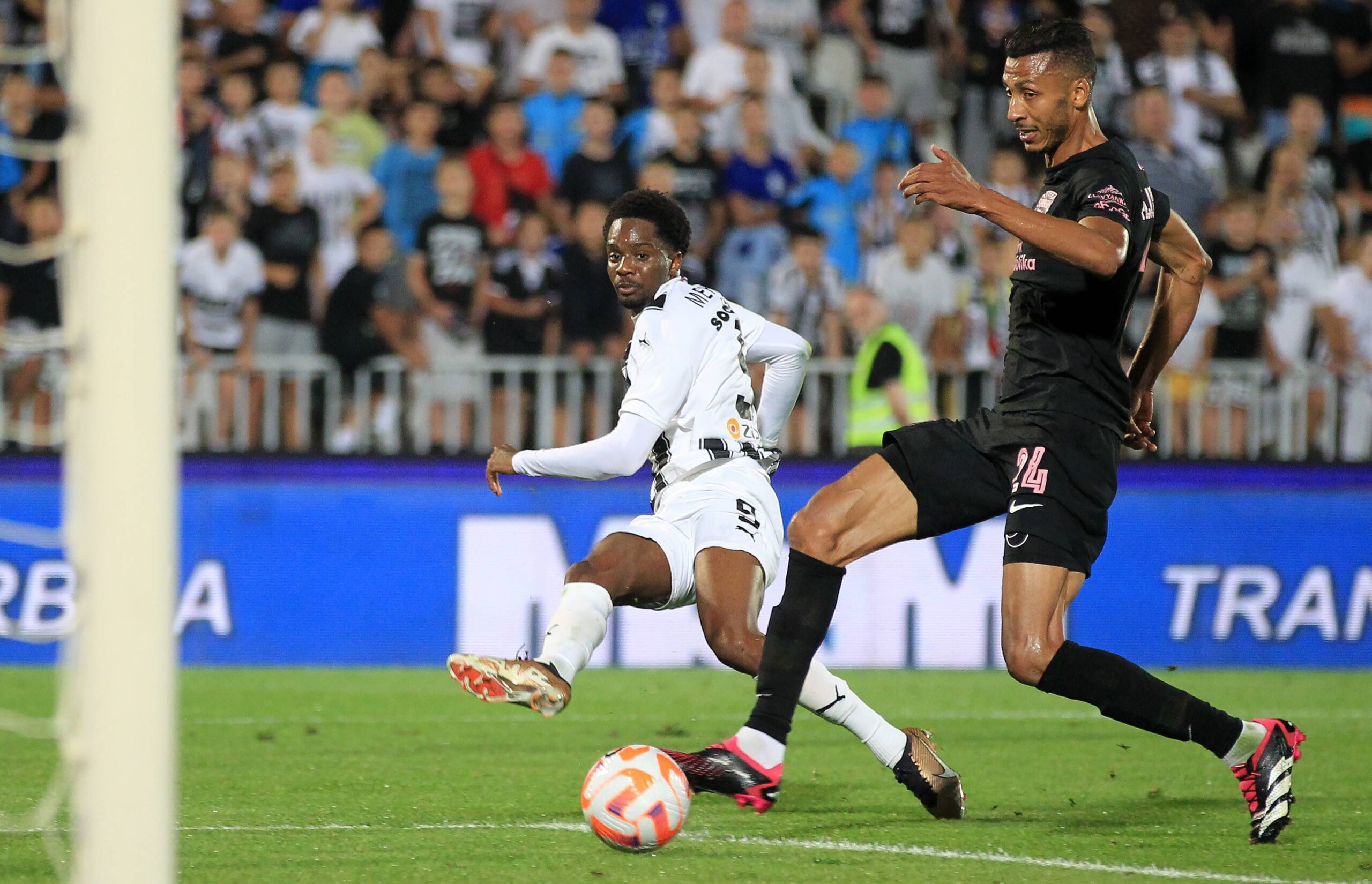 Razdanilo se u Humskoj, Partizan preživeo: Golman Jovanović, div-junak crno-belih, dvaput odbranio penal u poslednjoj seriji protiv Sabaha 2