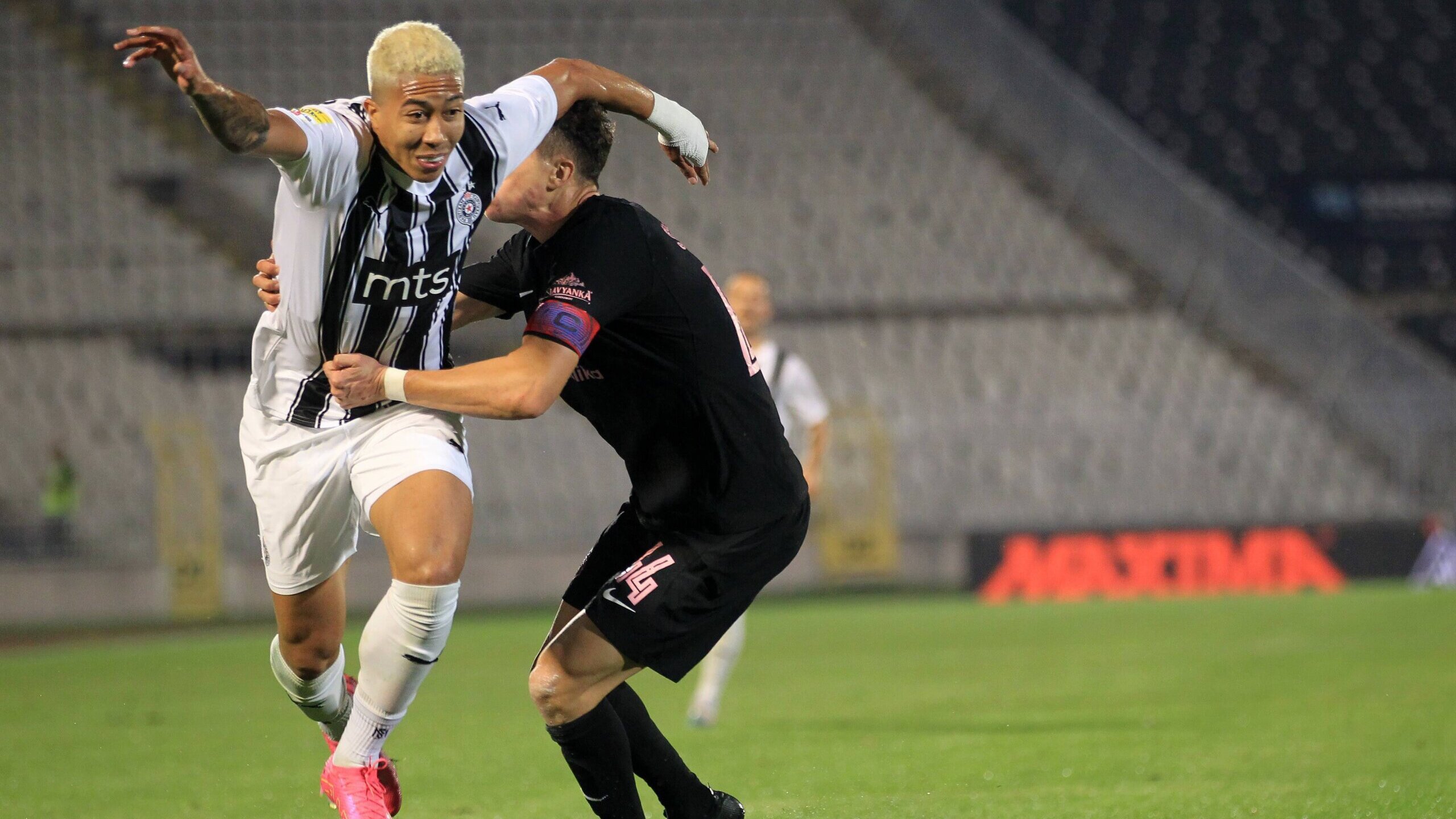 Razdanilo se u Humskoj, Partizan preživeo: Golman Jovanović, div-junak crno-belih, dvaput odbranio penal u poslednjoj seriji protiv Sabaha 3