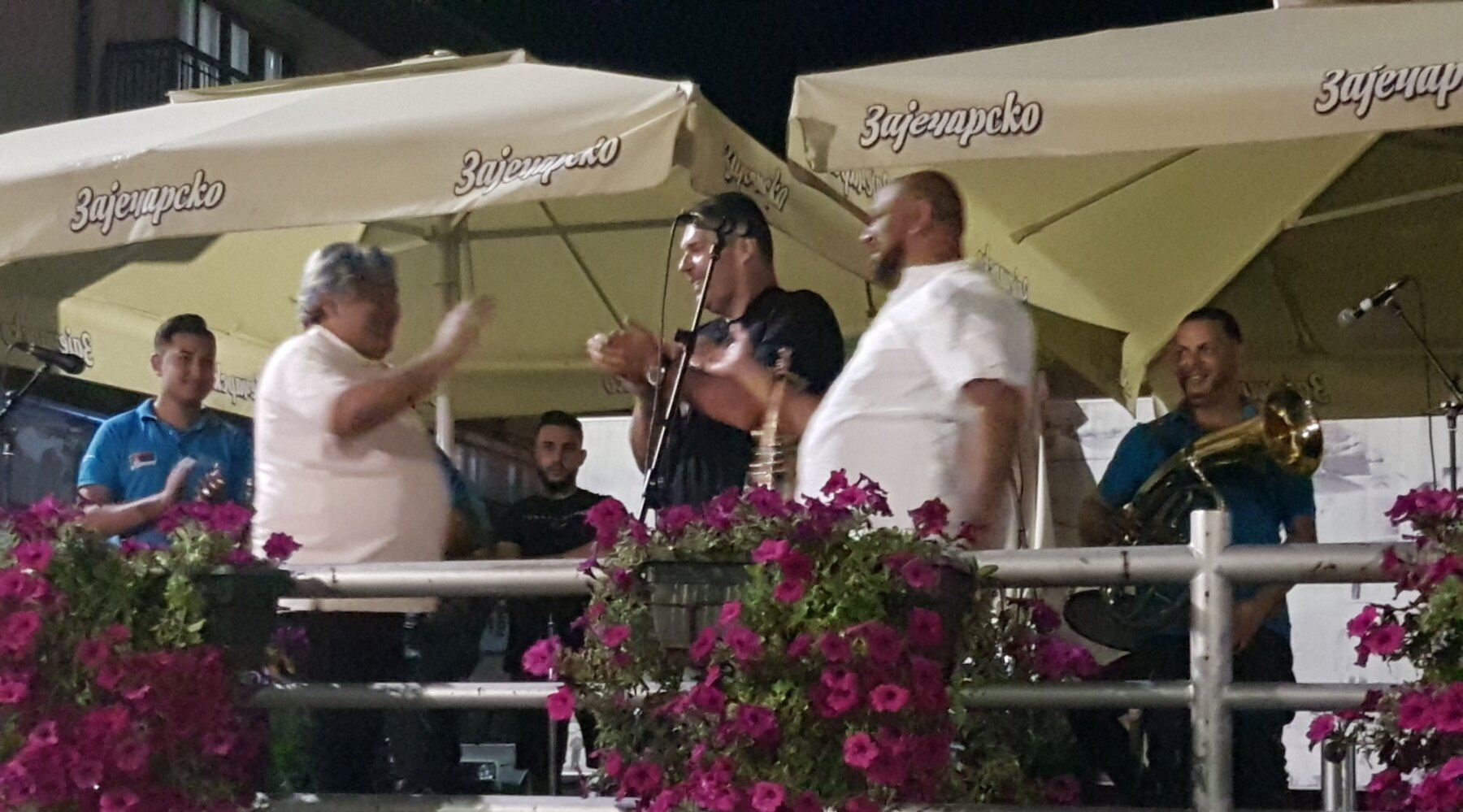 Kako je Vladičin Han dočekao pobednika 62. Sabora trubača u Guči (FOTO) 3 Kako je Vladičin Han dočekao pobednika 62. Sabora trubača u Guči (FOTO) 3