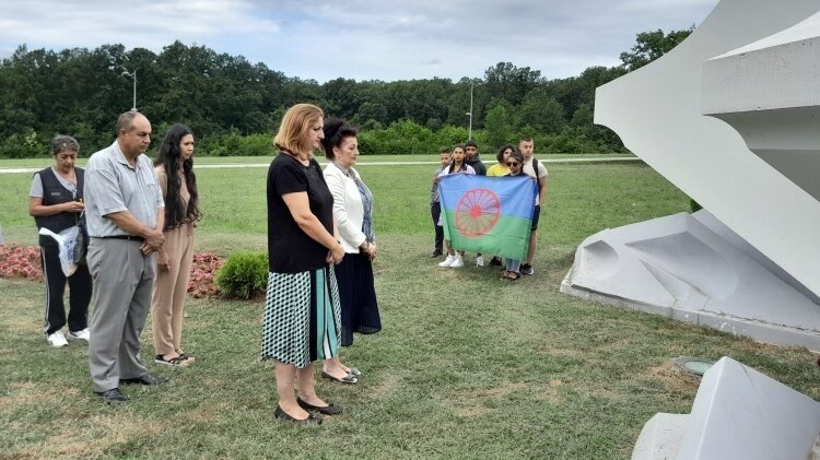 „Te na bistras!” - „Da se ne zaboravi”: Obeležen Dan sećanja na romske žrtve Holokausta u Kragujevcu 1