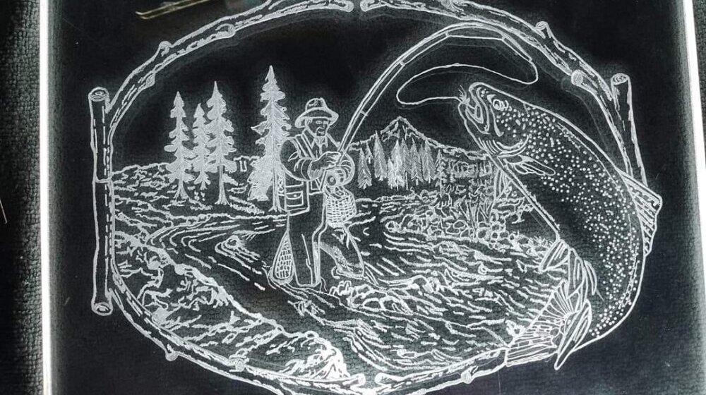 Njega staklo sluša: Graver iz Srpskog Itebeja upečatljivo oslikava flaše 1