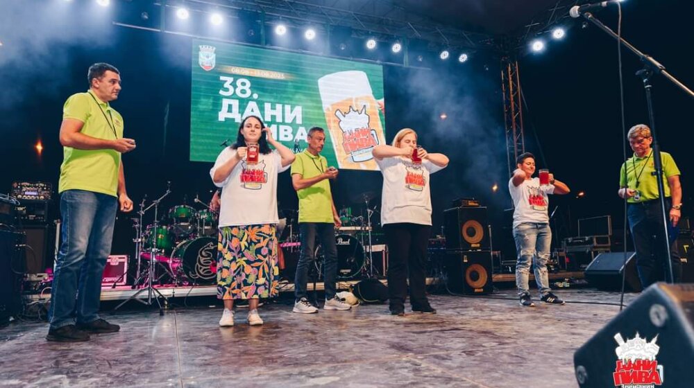 Leskovčanka ima cug, pobedila u brzom ispijanju krigli na 38. Danima piva i u Zrenjaninu 1