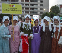 Šarenilo narodnih nošnji, igre i pesme iz petnaest zemalja sveta: Užice prestonica dečjeg folklora (FOTO) 9