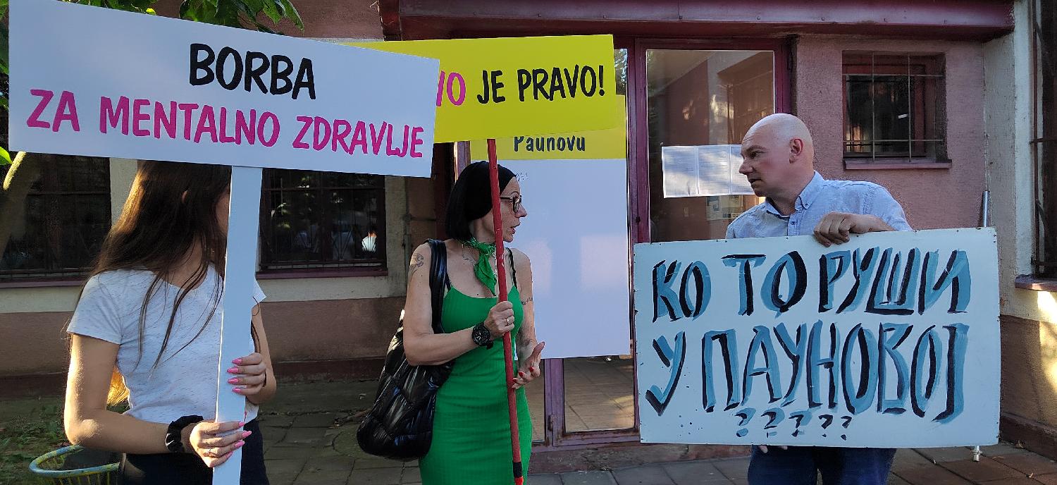 „Zar bolnice na ulice“: Protest pacijenata ispred zatvorene Dnevne bolnice za bolesti zavisnosti u Paunovoj 2