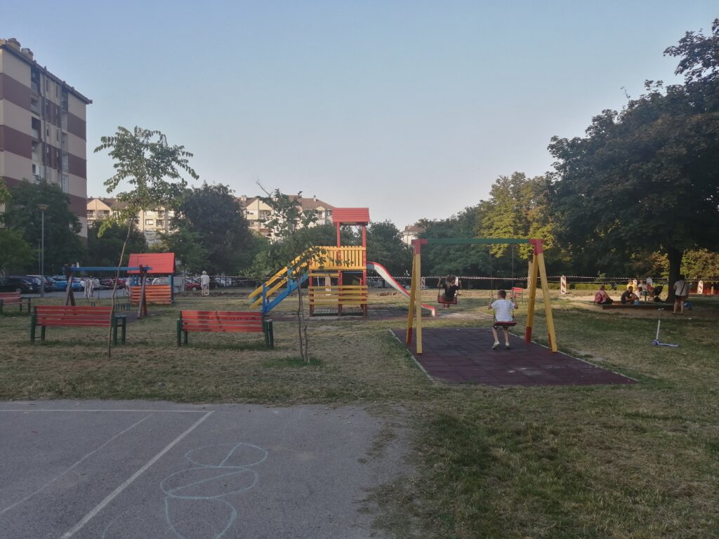 “Do sada su deca na ovom igralištu bila bezbedna, a roditelji sigurni”: Stanovici subotičkog naselja Prozivka predali peticiju za zaustavljanje izgradnje puta 5