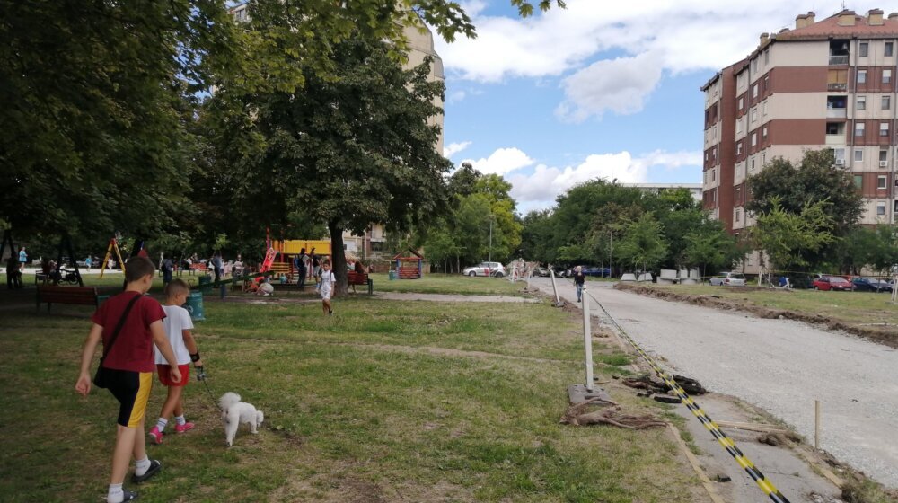 “Do sada su deca na ovom igralištu bila bezbedna, a roditelji sigurni”: Stanovici subotičkog naselja Prozivka predali peticiju za zaustavljanje izgradnje puta 1