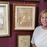 Dar prirode pretočen u umetnička dela: Subotičanka izrađuje slike u tehnici slame (FOTO) 1