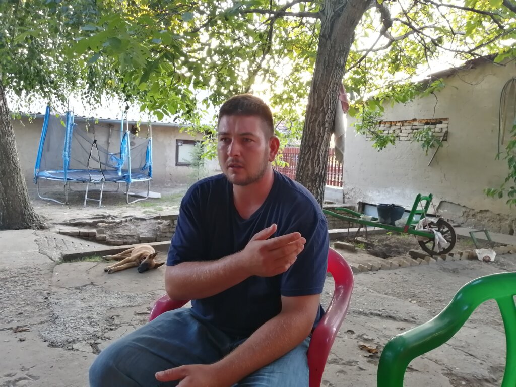 "Zašto bi baš ispred moje kuće tri bombe bacili": Meštanin Hajdukova sumnja da su eksplozije opomena namenjena njemu 2
