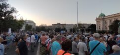 Protest "Srbija protiv nasilja" završio se ispred REM-a, odblokiran saobraćaj u centru Beogradu (VIDEO, FOTO) 16