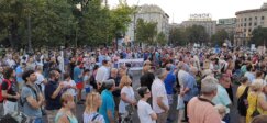 Protest "Srbija protiv nasilja" završio se ispred REM-a, odblokiran saobraćaj u centru Beogradu (VIDEO, FOTO) 6