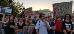 IMG_20230826_192054_b Protest "Srbija protiv nasilja" završio se ispred REM-a, odblokiran saobraćaj u centru Beogradu (VIDEO, FOTO) 5