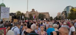 IMG_20230826_192214_b Protest "Srbija protiv nasilja" završio se ispred REM-a, odblokiran saobraćaj u centru Beogradu (VIDEO, FOTO) 14