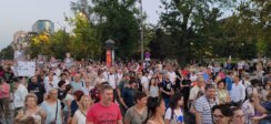 IMG_20230826_192928_b Protest "Srbija protiv nasilja" završio se ispred REM-a, odblokiran saobraćaj u centru Beogradu (VIDEO, FOTO) 4