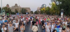 Protest "Srbija protiv nasilja" završio se ispred REM-a, odblokiran saobraćaj u centru Beogradu (VIDEO, FOTO) 13