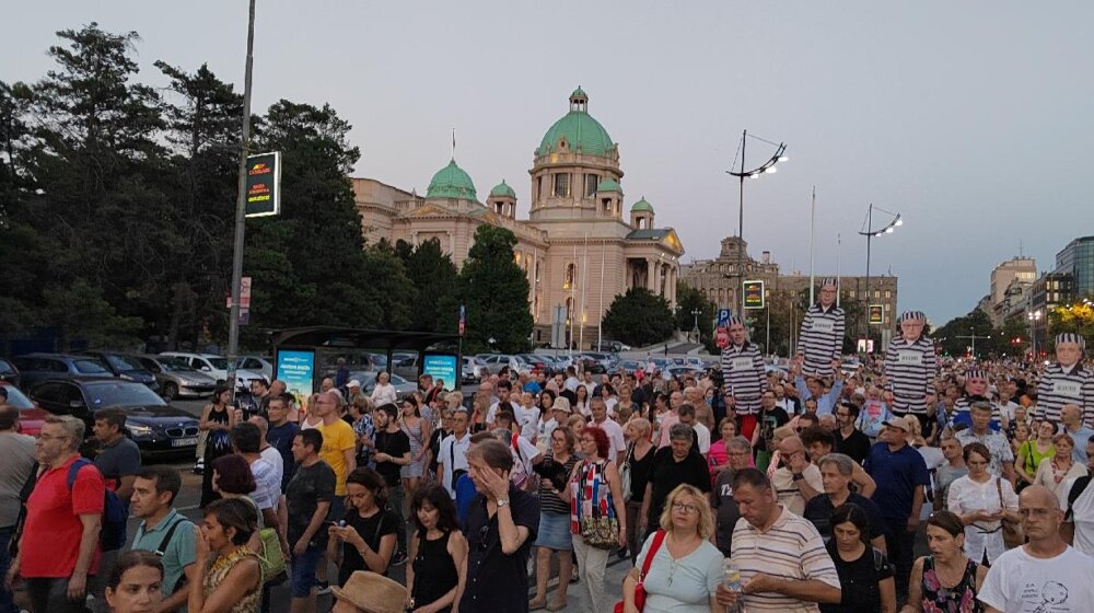 (VIDEO) "Pitaju me često - 'šta će ti sve ovo, zašto si se uplela u ovo blato'": Govor profesorke sociologije na protestu "Srbija protiv nasilja" 1